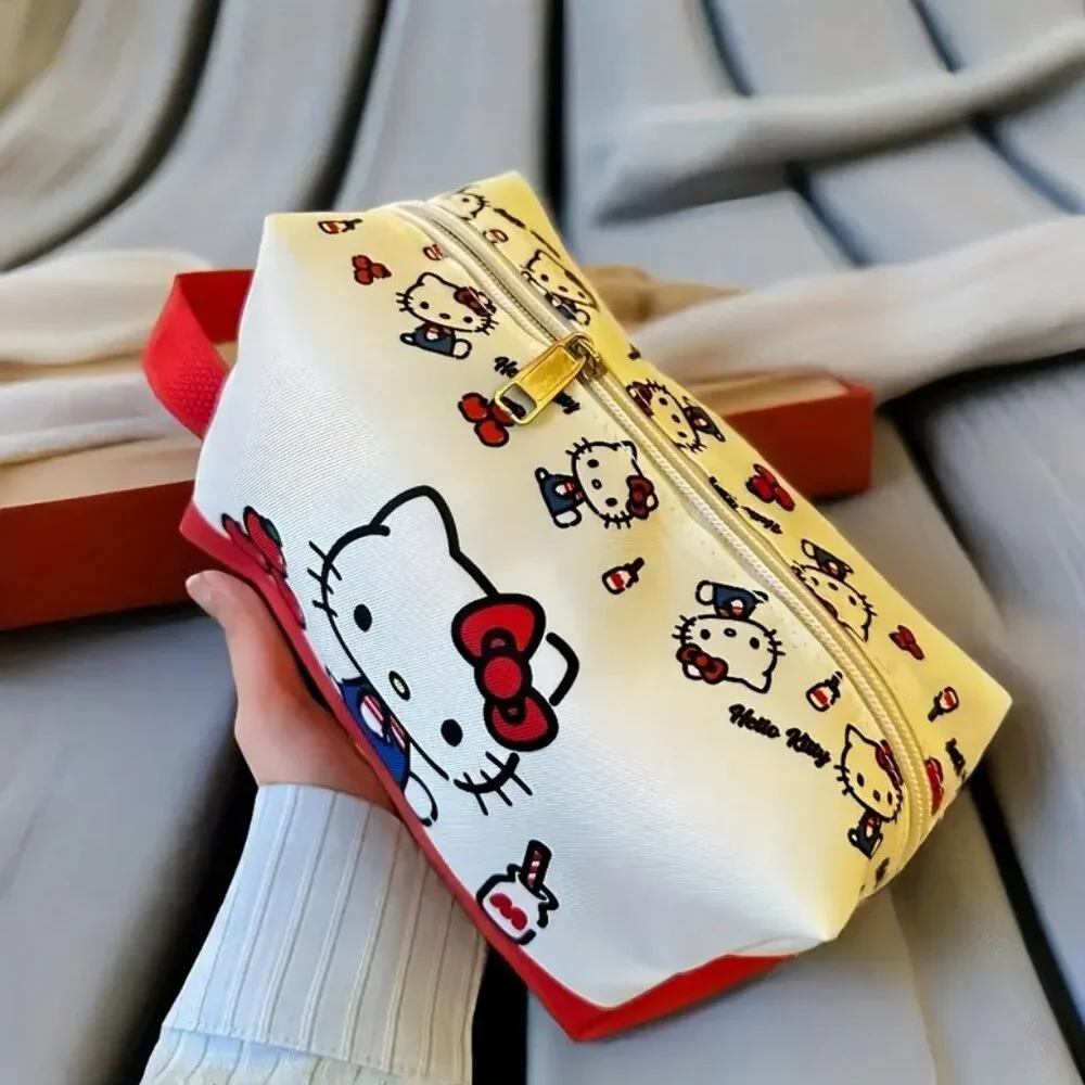 HELLO KITTY Red‎ & White Cosmetic Bag (BRAND-NEW & SUPER CUTE!)